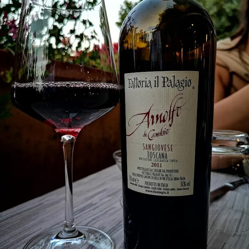 Bottiglia e calice di Arnolfo di Cambio, Sangiovese Toscana IGT di Fattoria il Palagio